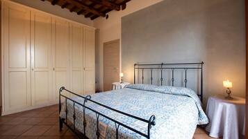 2 habitaciones, tabla de planchar con plancha, wifi y ropa de cama