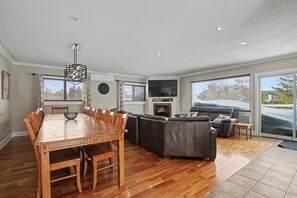 Unclassified image, 4 of 39, button