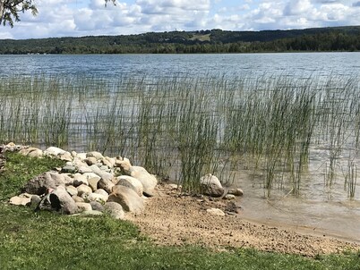 Cottage on Lake Bellaire July and Aug Openings