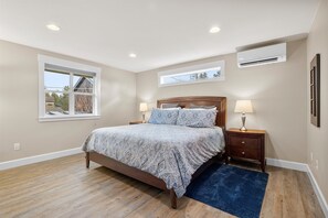 4 bedrooms, desk, iron/ironing board, free WiFi