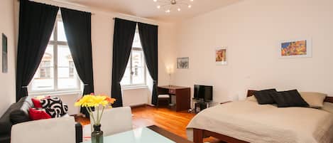 1 soveværelse, skrivebord, strygejern/strygebræt, weekendseng