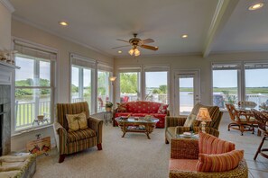 Smart TV, fireplace, DVD player, books
