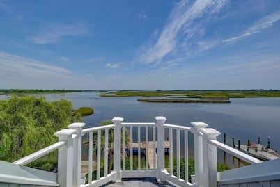 Vacation Paradise! Awesome Waterfront Home, Unbelievable View Of Stump Sound!