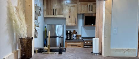 Refrigerador, microondas, horno y parrilla de estufa
