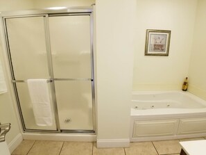 Baignoire, serviettes fournies
