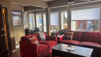 TV connectée, cheminée, chaßne hi-fi