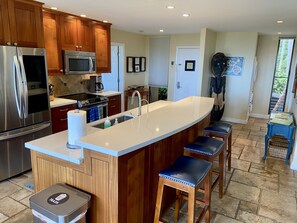 Refrigerador, microondas, parrilla de estufa y lavavajillas 