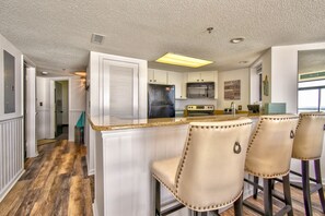 Fridge, microwave, oven, stovetop - Gorgeous direct oceanfront- end unit in highly desirable location! 
 (North Myrtle Beach)