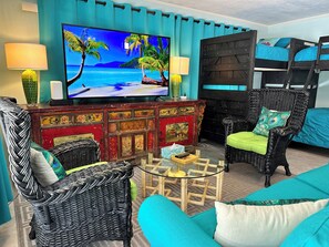 3 bedrooms, iron/ironing board, travel crib, free WiFi - SOUTH BEACH & PARK at your Doorstep • DOLPHIN COTTAGE • Comfy Fun Vero Beach (Vero Beach)