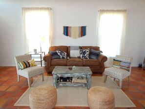 Offices - Sunrise Ridge: Modern. Spacious Inside & Outside. (Terlingua)