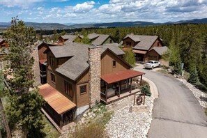 Exterior - Big 3 Story Home, Shuttle, Hot Tub, Close! (Fraser)