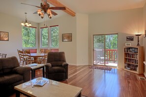 TV connectée, lecteur de DVD, livres, médiathèque