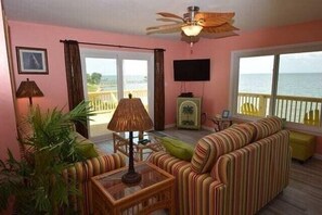 Smart TV, DVD player, foosball, table tennis - Water front! Pool, Hot Tub, Dock, Game Room, Fenced yard (saint george island)