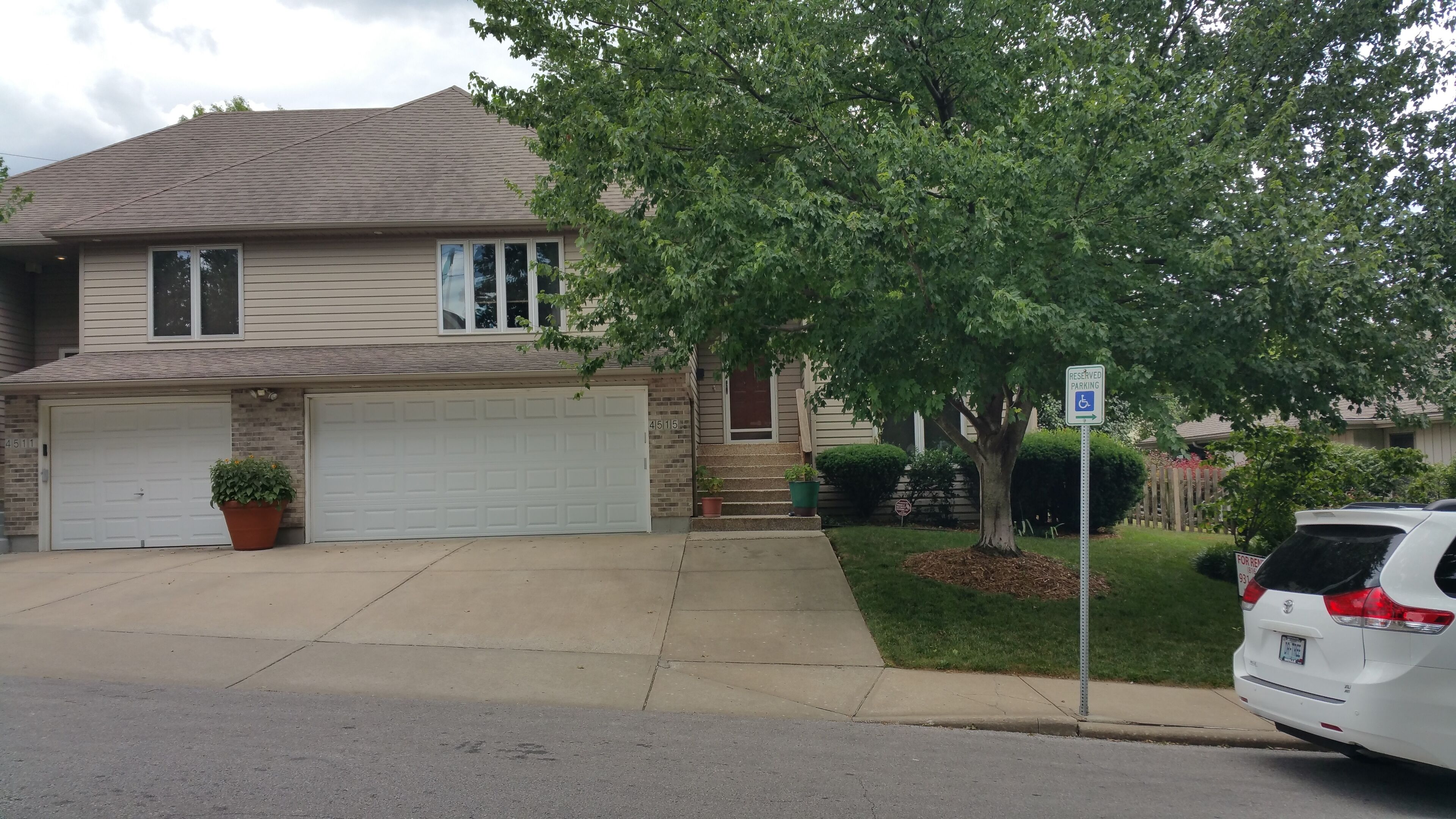 Luxury Townhome in West Plaza just off the Country Club Plaza