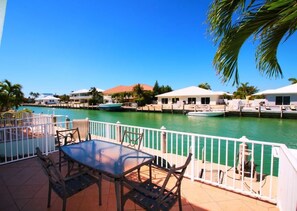Outdoor dining - Coral Cove, Large 3BR/3BA home just steps to the Cabana Club (Key Colony Beach)