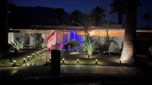 المنطقة المحيطة بالمنشأة