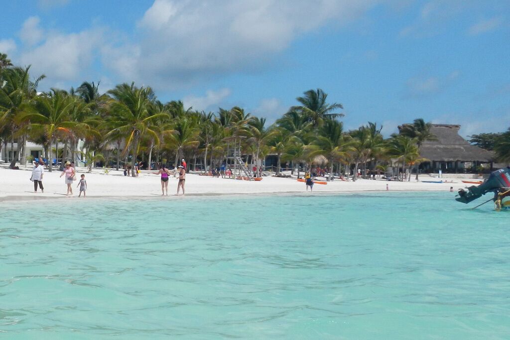 Plage, chaises longues