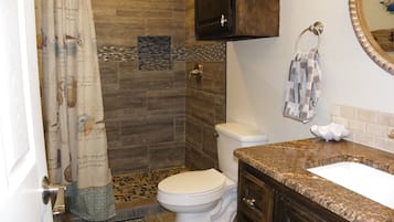 Combined shower/bathtub, jetted bath, hair dryer, towels