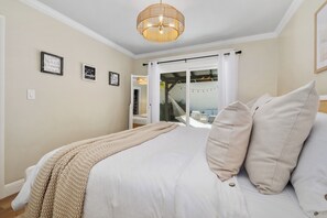 3 chambres, fer et planche à repasser, lit parapluie, accès Internet