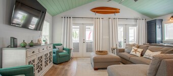 Upea remontoitu ranta Home w / 6BR Yksityinen pysäköintialue 5 kävelymatkan päässä rannalta tai pyörällä