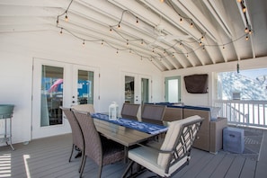 Outdoor dining - Private Pool/FirePit 6BR Sleeps 16 Easy Bike/Walk to Downtown Rehoboth Beach (Rehoboth Beach)