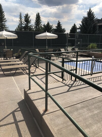 Beautifully Renovated 2 BR 2 Bath Light Filled JHMR View Condo