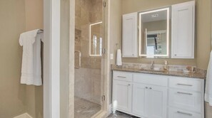 Shower, hair dryer, towels - Luxury Lakehouse,Dock,Firepit,Waterfall, Pontoon (Langley)