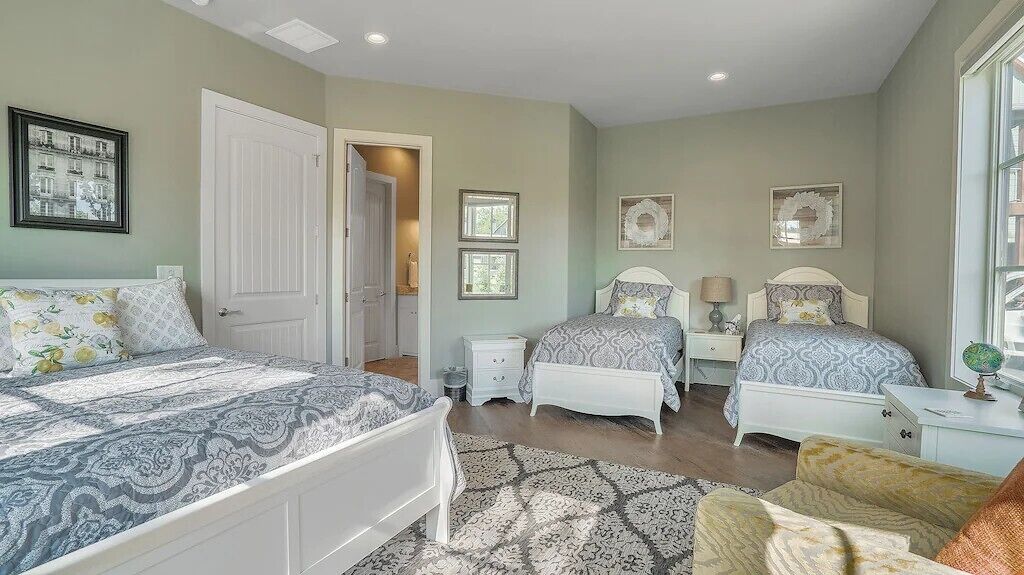 6 bedrooms, iron/ironing board, free WiFi, bed sheets