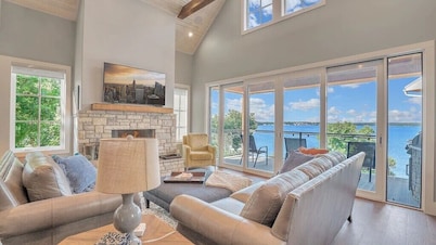Luxury Lakehouse,Dock,Firepit,Waterfall, Pontoon
