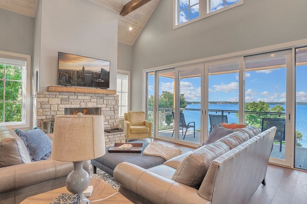 Smart TV, caminetto, tavolo da ping pong