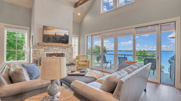 Smart TV, fireplace, ping pong