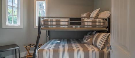 6 habitaciones, tabla de planchar con plancha y wifi gratis