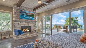 6 bedrooms, iron/ironing board, free WiFi, bed sheets