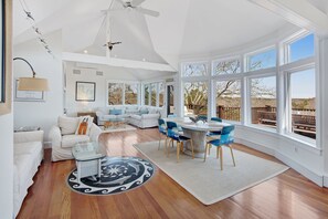Smart TV, fireplace, table football, ping pong