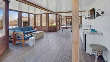 Smart-tv, pejs, bordfodbold, bordtennisbord