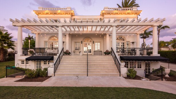 A grand hotel entrance with a covered walkway, steps leading to the main doors, and a well-maintained lawn. - Romantic Guest House, Spectacular Views, Close to everything , Private Hot Tub (San Diego)