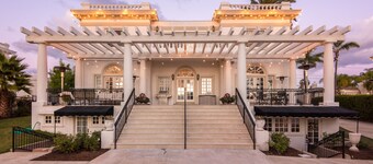 Romantic Guest House, Spectacular Views, Close to everything , Private Hot Tub