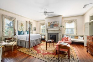 4 bedrooms, desk, iron/ironing board, travel crib