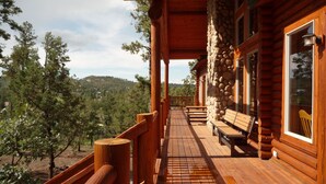A wooden cabin with a balcony overlooking a forested area. - Premium Mountain Retreat On Over 2 Acres With Sweeping Views-hot Tub/Pool Table (Ruidoso)