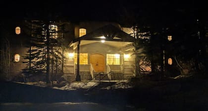Steps to Canyon Lift & Shuttle – Relax in Sauna & Hot Tub with Garage Parking