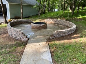 Outdoor spa tub - 5 BR 4.5 BA with a Stunning Lake View and Boat Slip (LaFollette)