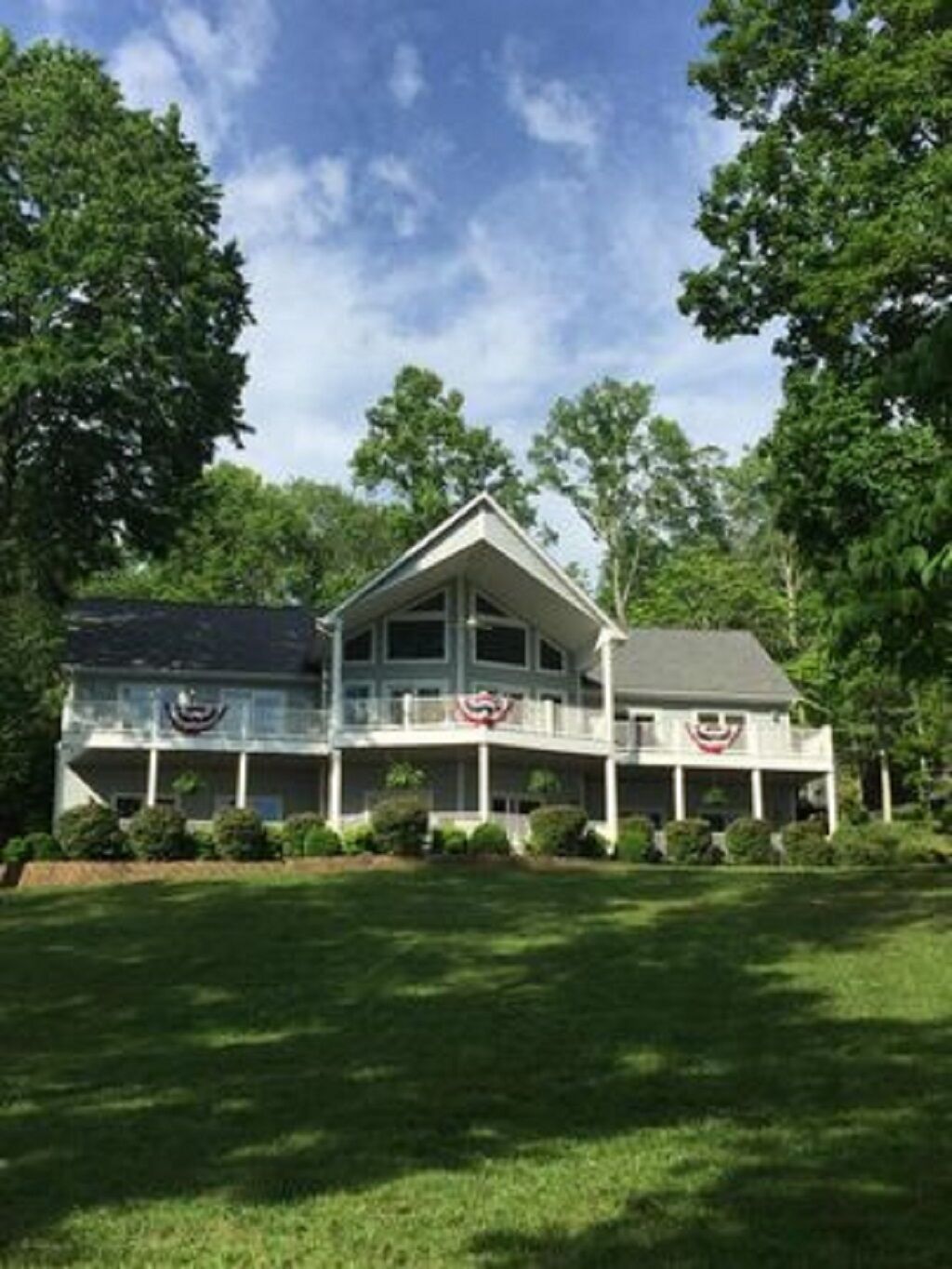 5 BR 4.5 BA with a Stunning Lake View and Boat Slip