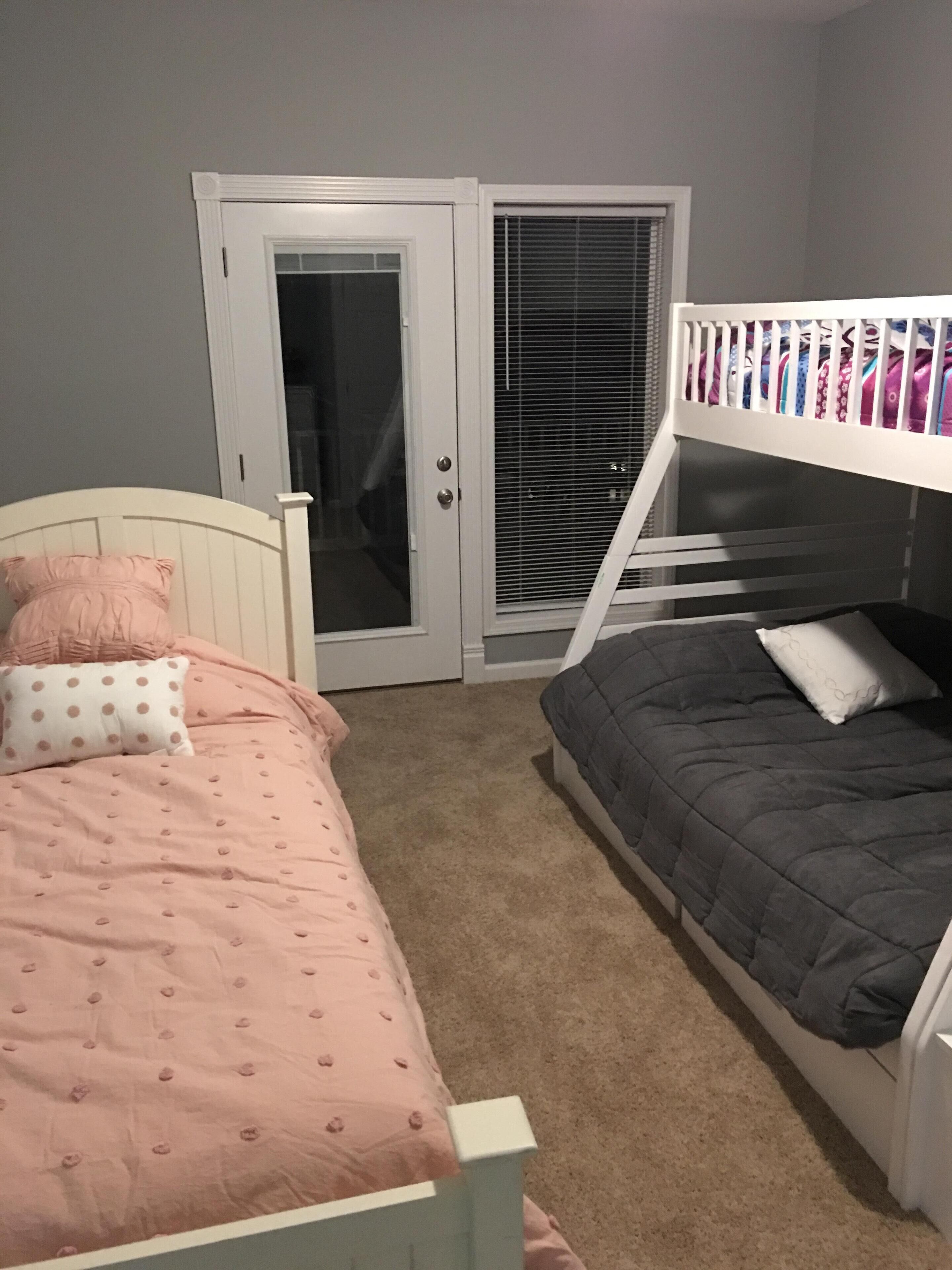 5 slaapkamers, een strijkplank/strijkijzer, wifi, beddengoed