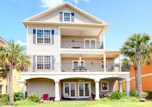 5 Bedroom Luxury Gated Ocean View Home with Amenities