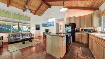 KĂŒhlschrank, Mikrowelle, Ofen, Herdplatte