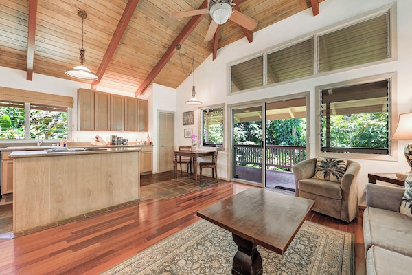 Smart TV, libros, biblioteca musical y estéreo