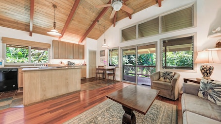 Smart TV, books, music library, stereo. Paddle to the Beach from a Secluded Riverfront Eden-A/C-Central to Hanalei&Ke'e