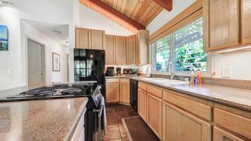 KĂŒhlschrank, Mikrowelle, Ofen, Herdplatte