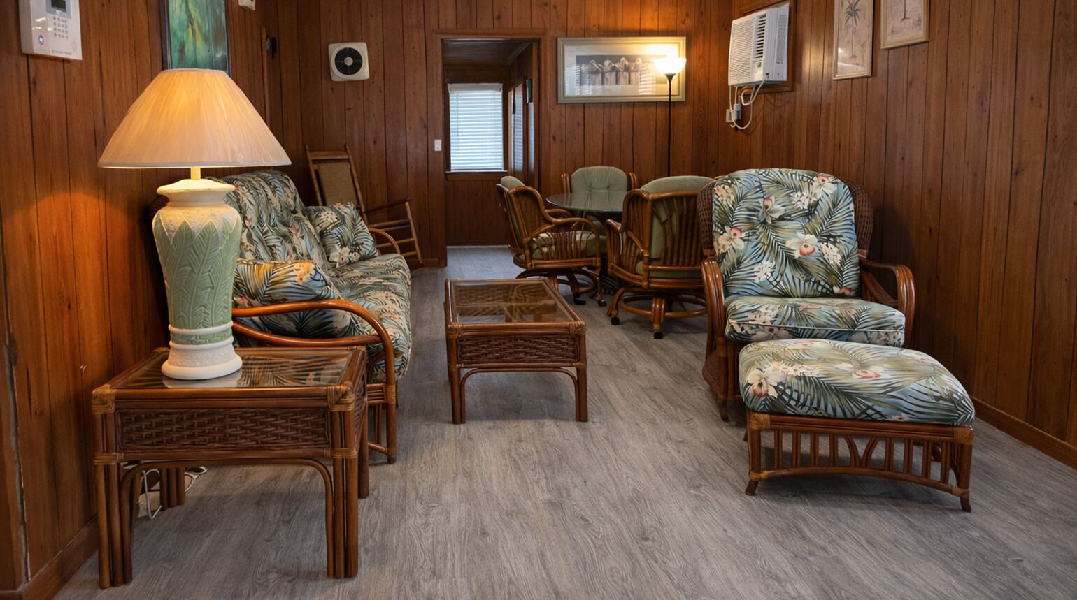 Una televisión, un reproductor de DVD