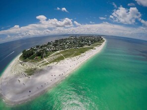 Beach nearby, sun loungers, beach towels